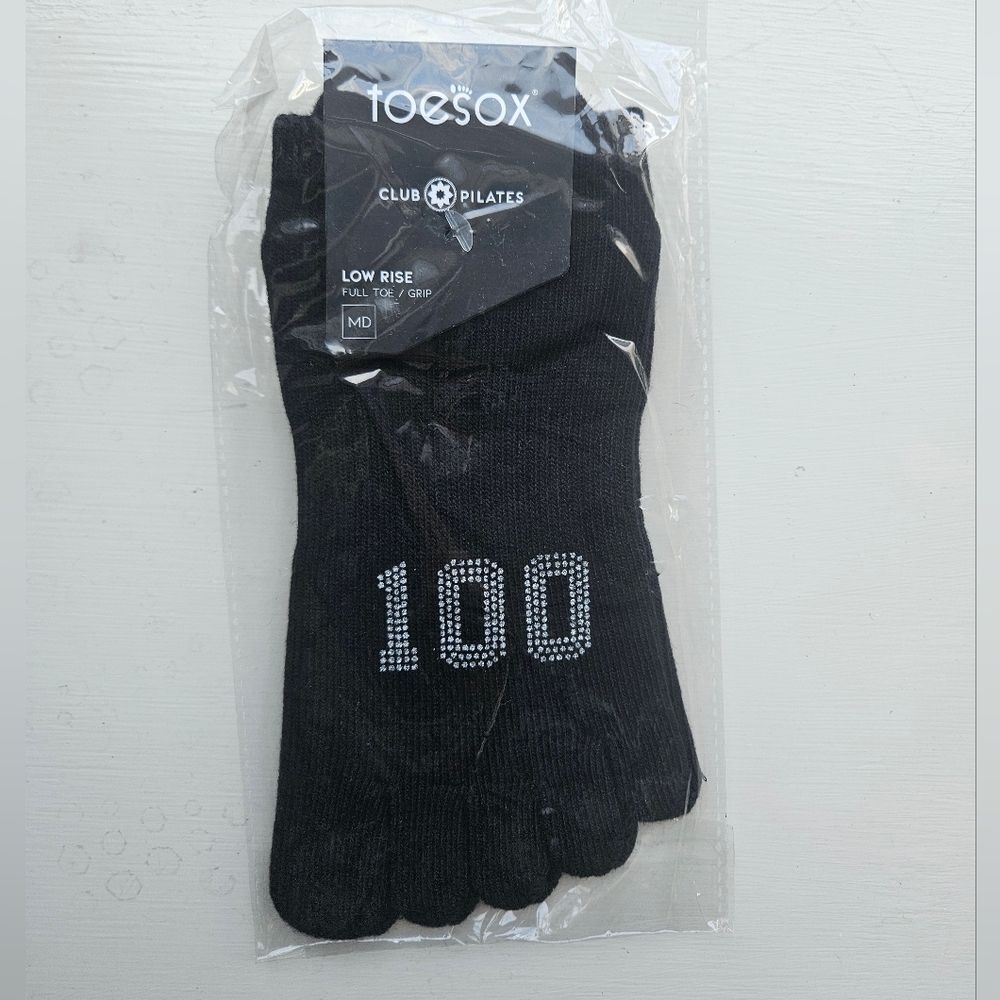 NWT ToeSox Club Pilates 100 Rhinestone Black Low Rise Grip Socks - Picture 4 of 8